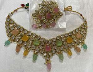 ชุดสร้อยคอหิน Kundan ชุบทองหรูหราพรีเมี่ยมพร้อมต่างหูสำหรับงานแต่งงาน/วันครบรอบ/เทศกาล/ฟังก์ชันการทำงานของอินเดีย - Product Image 6
