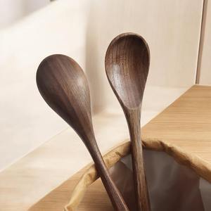 Cuillère en bois artisanale essentielle culinaire artisanale pour un charme de cuisine intemporel par Crescent Crafts - Product Image 1