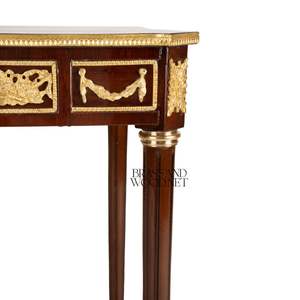 Table d'appoint carrée de style français de luxe avec incrustation florale en marqueterie et accents en laiton doré orné pour un décor de palais classique - Product Image 3