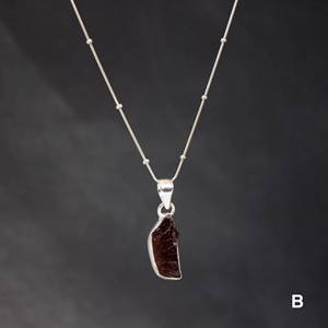 Dernier modèle Pendentif en grenat brut et en argent avec pierres précieuses Design Logo Antique Versatile Party Wear Jewellery Gift For Women - Product Image 2