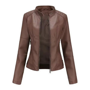 Veste en cuir véritable pour femme fabriquée tout confort par temps avec coupe intelligente et texture propre pour un look élégant tout usage - Product Image 3
