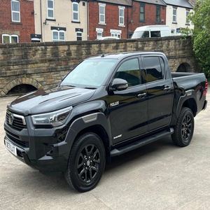 Mitsubishi L200 2.5TD Barbarian (EU V) Cabine 2011 / Toyota Hilux 2.4D-4D Invincible X (150 ch) (EU6dT-E) 3.2t 2019 - Product Image 2