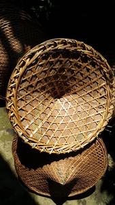 Chapeau ethnique écologique Chapeau conique en bambou vietnamien pour décor d'agriculteur Matériau en bambou durable - Product Image 4