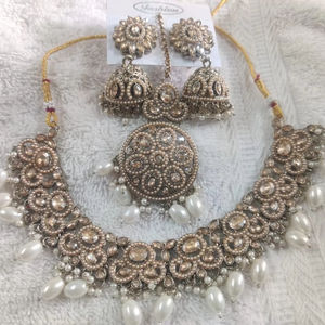 Ensemble de bijoux élégant en laiton AD pour femmes Collier indien éblouissant Boucles d'oreilles Combo pour les mariages Fêtes Événements culturels-pour les cadeaux - Product Image 1