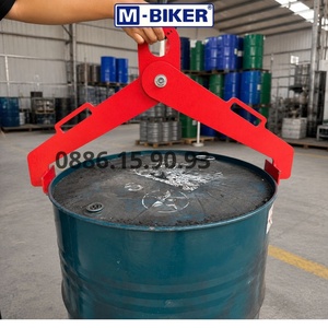 Pince à fût en acier M-Biker : une solution sûre et efficace pour le levage et le abaissement des fûts en acier - Product Image 2