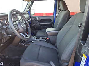 Nettoyer d'occasion 2018 Wrangler Sport 2dr SUV 4WD (3.6L 6cyl 8A) - Product Image 5