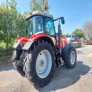 Boîte de vitesses de pompe à moteur de tracteur agricole Massey Ferguson 5400 avec des composants de base avancés pour des opérations fiables sur le terrain - Product Image 1