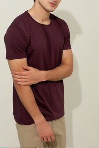 T-shirt léger à col en V pour homme grande taille, confortable, à manches courtes, tricoté, motif uni, anti-plis, avec logo personnalisé, idéal pour l'été - Product Image 2