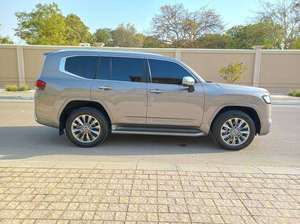 Berline de luxe d'occasion 2023, conduite à gauche, traction avant, sièges en cuir, régulateur de vitesse, toit ouvrant panoramique, vue 360° à l'arrière - Product Image 3