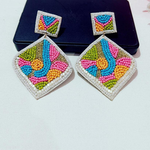 Broderie boucle d'oreille multicolore mode perles boucle d'oreille pour femmes filles utiliser pour cadeaux boucles d'oreilles Offre Spéciale produit fait main - Product Image 1