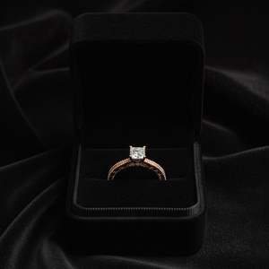 Bague en or rose 14 carats avec diamant pour femme - Product Image 1