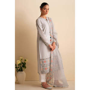 Ensemble chemise en mousseline de soie brodée Dhanak à effet cascade avec dupatta brodée en organza et pantalon BIC-3205 - Product Image 2