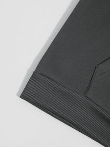 Survêtement personnalisé à capuche avec fermeture éclair complète et pantalon empilé avec poche cargo pour hommes pour les sports d'hiver - Product Image 3