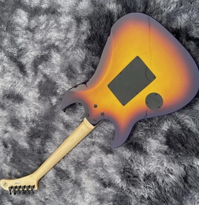 กีตาร์ไฟฟ้าขอบสีม่วงรูปเสือลายพระอาทิตย์ - Product Image 2