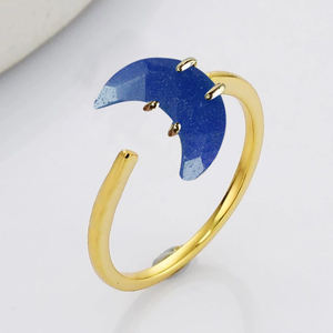 Anillos de piedras preciosas de zafiro teñido facetado de luna creciente, anillos chapados en oro liso, joyería al por mayor, joyería de anillo - Product Image 1