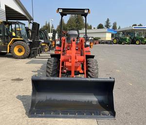 Chargeur sur pneus Kubota R430 2023 | Chargeur compact de 2.6 tonnes avec moteur diesel de 47.6 CV | Équipement de construction et agricole - Product Image 1