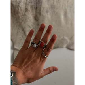 Bague artisanale Navajo, objet culturel de collection, en huître épineuse et argent sterling, taille 9 - Product Image 2