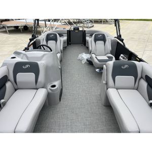 Barco de Pesca Barletta Aria 22 QC 2025 con Casco de Fibra de Vidrio - Product Image 1