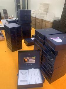 Cassetta di invito Video con schermo LCD con Brochure Video - Product Image 4