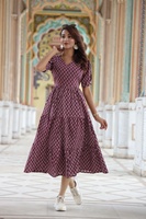 Robe de bal indienne en coton imprimé à la main, col en V, longueur genou, style bohème, motif floral, design tendance, naturel
