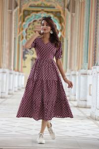 Robe indienne en coton imprimé à la main, col en V, longueur genou, style bohème, design tendance, taille naturelle, écologique, respirante - Product Image 3