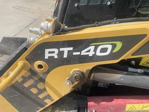 Chargeuse compacte et tracteur-chargeur diesel ASV Track RT40 2021 avec moteur haute efficacité, capacité de 200 tonnes, pelle rétrocaveuse et chargeur frontal - Product Image 4