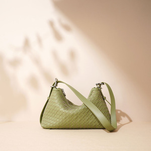 2025, bolsos de hombro para mujer, bandolera tejida de cuero de vaca genuino, bolso hecho a mano para mujer, bolso tejido tipo cubo - Product Image 3