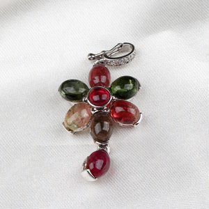 Pendentif en tourmaline naturelle pour femmes fait à la main en argent sterling massif 925 avec pendentifs fins en pierre précieuse cubique CZ et breloques en gros - Product Image 3