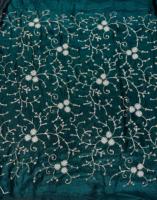 Tissu de soie brodé à la main de luxe avec motifs floraux et perles parfait pour les robes de couture et les vêtements de mariage