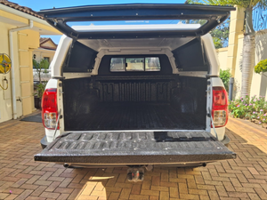 Auto Usado de Calidad a Precio Accesible, Toyota Hilux 2024 2.4 GD-6, Carrocería Elevada, Cabina Extendida, Volante a la Derecha - Product Image 5