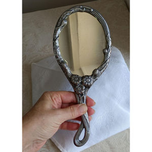 Creative Quality Metal Material Hand <b>Mirror</b> Suitable For Women Stylish Portable And Handle <b>Makeup</b> <b>Mirror</b> In Competitive Price - Product Image 5