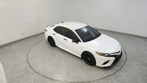 Toyota Camry SE Nightshade 2020, Tracción Delantera, con Transmisión Automática, Asientos de Cuero Claro, Neumáticos R18, Cámara Trasera, Motor Turbo, Usado - Product Image 5
