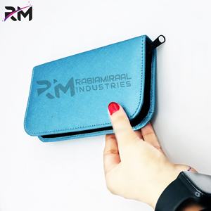 RMI Precio al por mayor Producto Color azul Bolsa magnética con cremallera Disponible en todos los colores/tamaños Bolsa grande de cuero de color plateado - Product Image 5