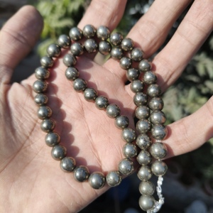Collier en perles de pyrite naturelle 8 mm Perles rondes lisses Fermoir en argent sterling Cadeau pour femme Pierre précieuse de pyrite AAA Collier unisexe - Product Image 1