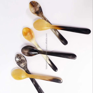 Cuerno de búfalo natural Cuchara grande Cubiertos Cuchara para ensalada Productos de cuerno hechos a mano Cuchara pulida para el hogar y el restaurante por FWE - Product Image 2