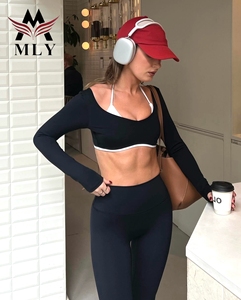 Top Corto da Yoga a Maniche Lunghe per <span class=keywords><strong>Donna</strong></span>, Traspirante, Aderente, con Reggiseno Integrato, Personalizzabile, Set Yoga Sostenibile con Patchwork - Product Image 1