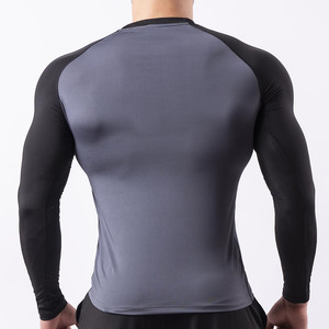 Chemise de gymnastique à manches longues à séchage rapide personnalisée pour adultes Slim Fit Compression Sportswear Ringer Crew Fitness Design en vente - Product Image 3