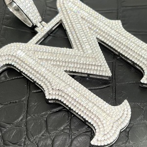 จี้เพชรโมอิส925นิตส์จี้ตัวอักษรโลโก้เพชรโมอิสซาไนท์สำหรับผู้หญิงเครื่องประดับแบบปรับแต่งได้ - Product Image 4