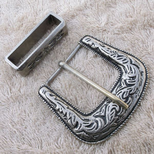 Tirantes de hebilla de cobre antiguo de Trachten Couture, hechos de material duradero a medida - Product Image 2