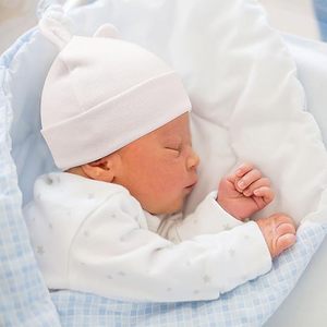 หมวกบีนนี่ถักแบบเป็นโครงที่ทันสมัยผ้าอบอุ่นนุ่มใส่สบายเหมาะสำหรับฤดูหนาวอากาศหนาวและแฟชั่นแนวสตรีทประจำวัน - Product Image 3