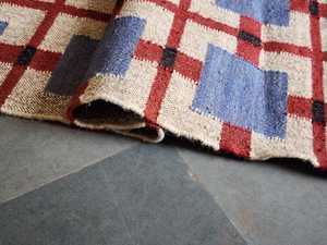 Tapis Kilim en laine tissé à la main moderne Boho Tapis à motif géométrique bleu rouge et à grille Tapis plat pour la décoration du salon - Product Image 5