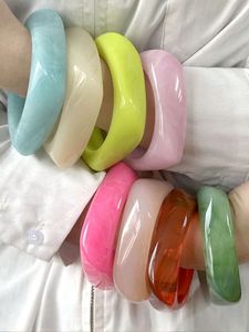 Nueva llegada respetuoso del medio ambiente boda moda barato al por mayor acrílico Irregular translúcido diseño cuadrado brazalete pulsera - Product Image 5