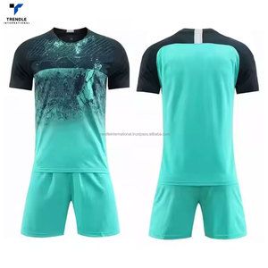 Uniforme de football pour hommes de qualité supérieure, couleur personnalisée, short pour adultes, vêtements de sport toutes saisons, vente chaude, respirant, léger - Product Image 1