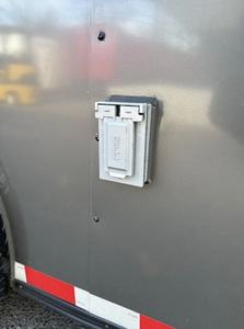 รถพ่วงบรรทุกอาหารแบบปิดสีเทาถ่านพร้อมโครงสแตนเลส ปี 2024 สำหรับขนส่งอาหารเร็วและอาหารฟาสต์ฟู้ด พร้อมระบบไฟฟ้าในตัว รับประกัน 2 ปี - Product Image 2