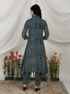 Ensemble Kurta Pantalon en Coton Cambric Bleu Imprimé pour Femmes, Coupe A, Longueur Mollet, Manches Trois Quarts, Style Patchwork, Tenue Ethnique - Product Image 5