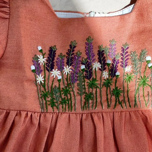 Vestido de lino suave bordado a mano para niñas, estilo informal para el primer cumpleaños de niños pequeños, OEM hecho en Vietnam - Product Image 6