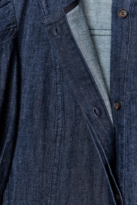 เดรสผ้ายีนส์สีน้ำเงินสุดชิคสำหรับผู้หญิงพร้อมแขนพัฟมีกระดุมผ่ากระโปรงทรงปล่อยชายเสื้อยาวมิดิใส่สบายๆสไตล์ - Product Image 6