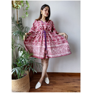 Robe Kaftan en coton imprimé ethnique sur mesure-Style court col en V avec cordon de serrage à la taille adapté aux clients de la boutique et au revendeur - Product Image 1