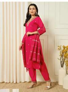 Seda romana viscosa de tendencia de calidad superior de color increíble con bordado a mano Kurti Pant y Dupatta - Product Image 4