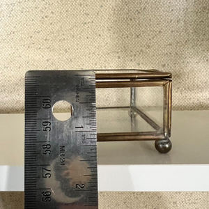 Boîte de présentation carrée en métal et verre pour bijoux Boîte de rangement élégante à cadre marron pour bijoux et bibelots Accessoires élégants - Product Image 4